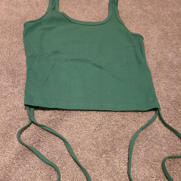 🔥3/$42 w FREE SHIPPING🔥 NWOT Green crop top - Picture 3 of 4